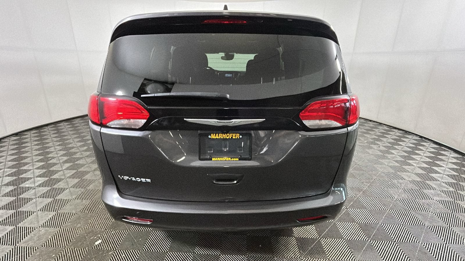 Used 2023 Chrysler Voyager LX FWD image 3