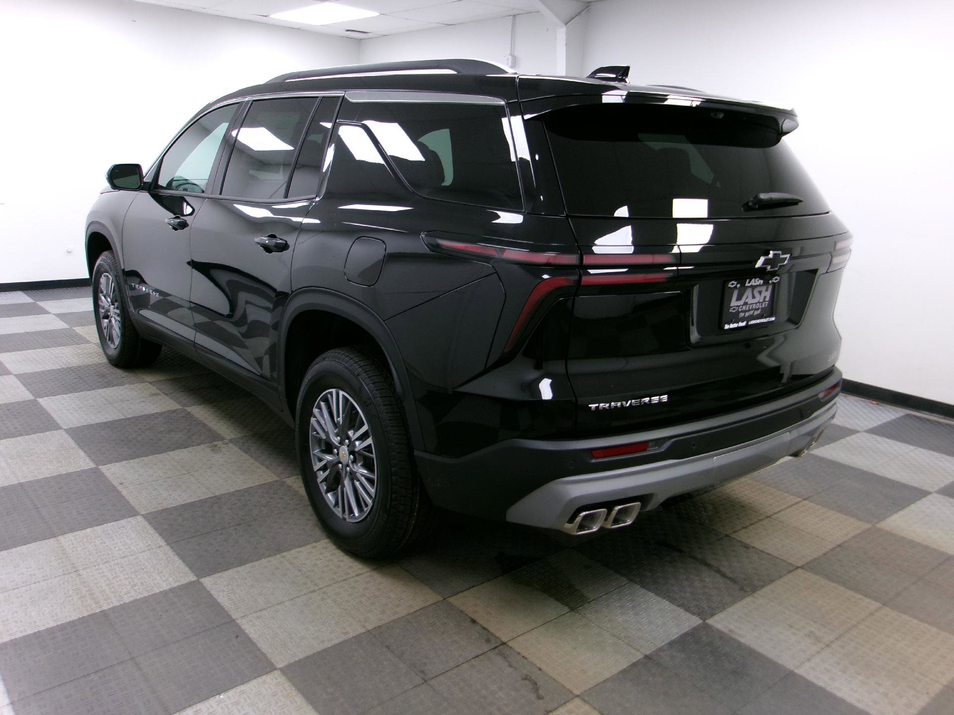 New 2026 Chevrolet Traverse LT w/ Driver Confidence Package image 2