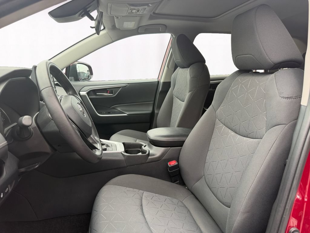 Used 2021 Toyota RAV4 XLE w/ Convenience Package AWD/4WD image 9