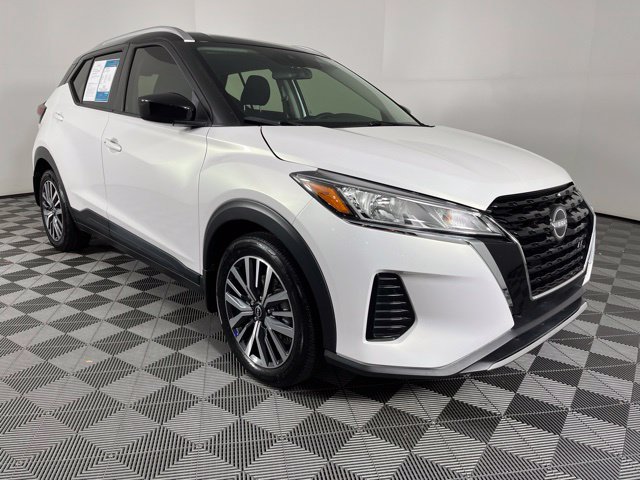 Used 2023 Nissan Kicks SV FWD image 3