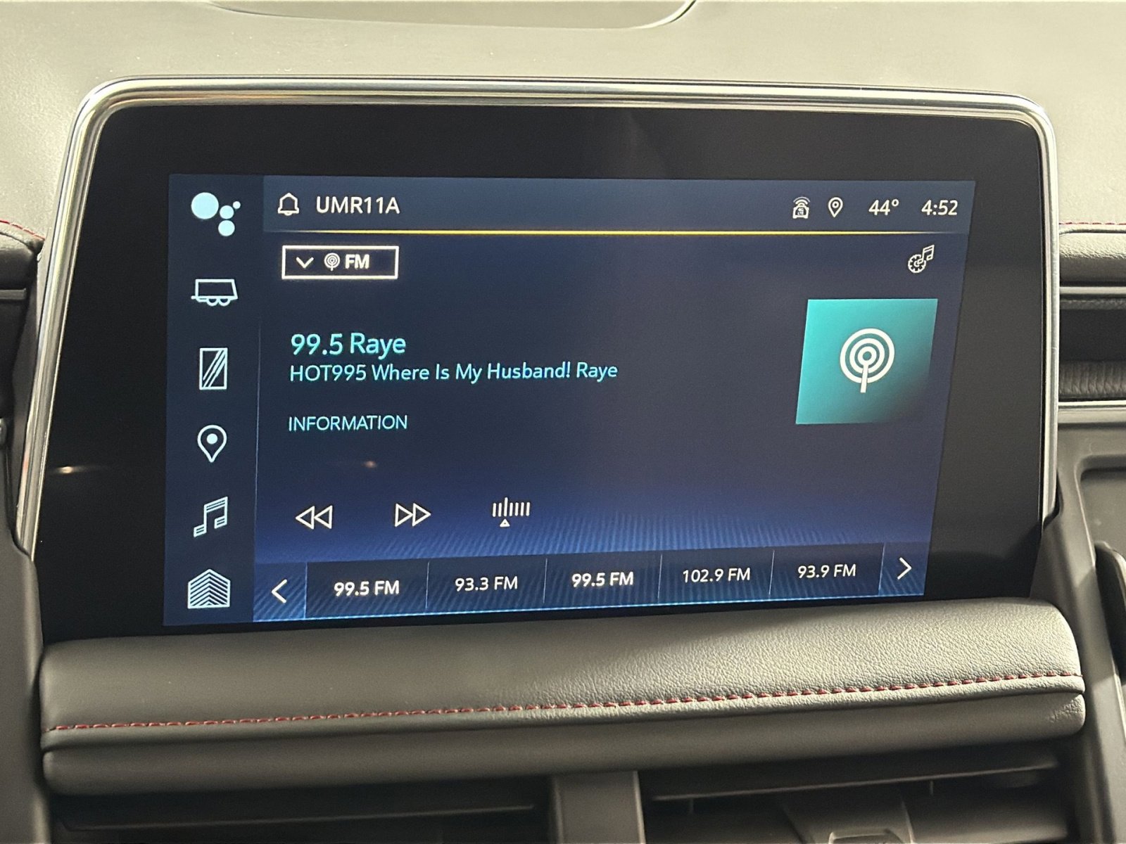 Used 2023 Chevrolet Suburban RST w/ Luxury Package image 18