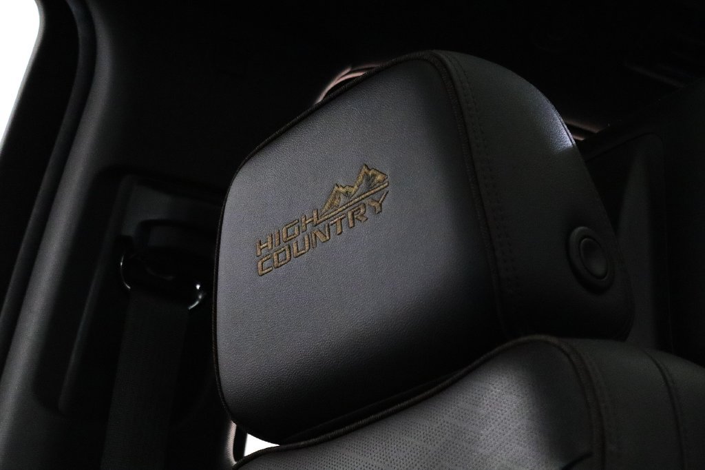 Certified 2022 Chevrolet Suburban High Country AWD/4WD image 18