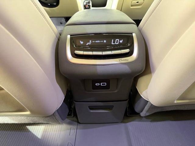 Certified 2023 Cadillac XT6 Premium Luxury AWD/4WD image 28