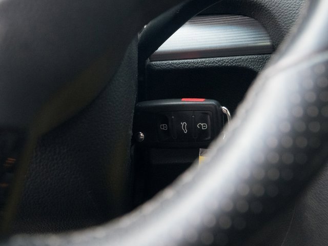 Used 2013 Volkswagen Golf R 4-Door image 28