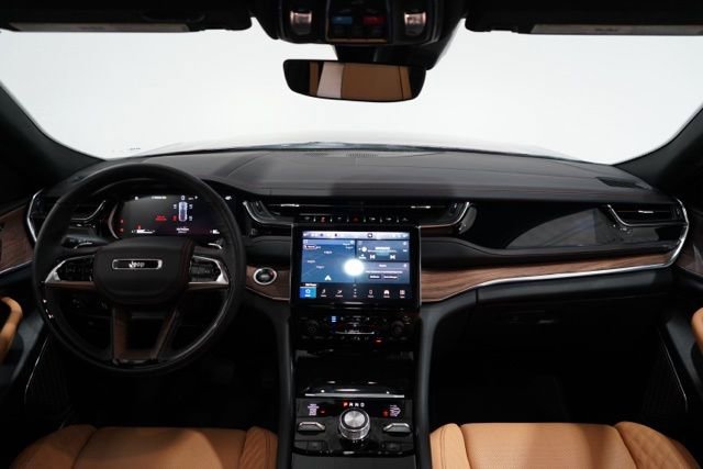 Used 2025 Jeep Grand Cherokee Summit w/ Obsidian Package image 13