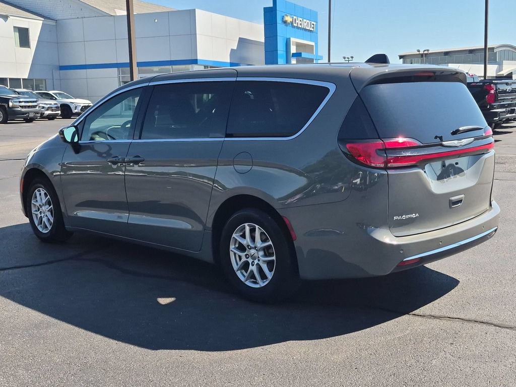 Used 2025 Chrysler Pacifica Select FWD image 6