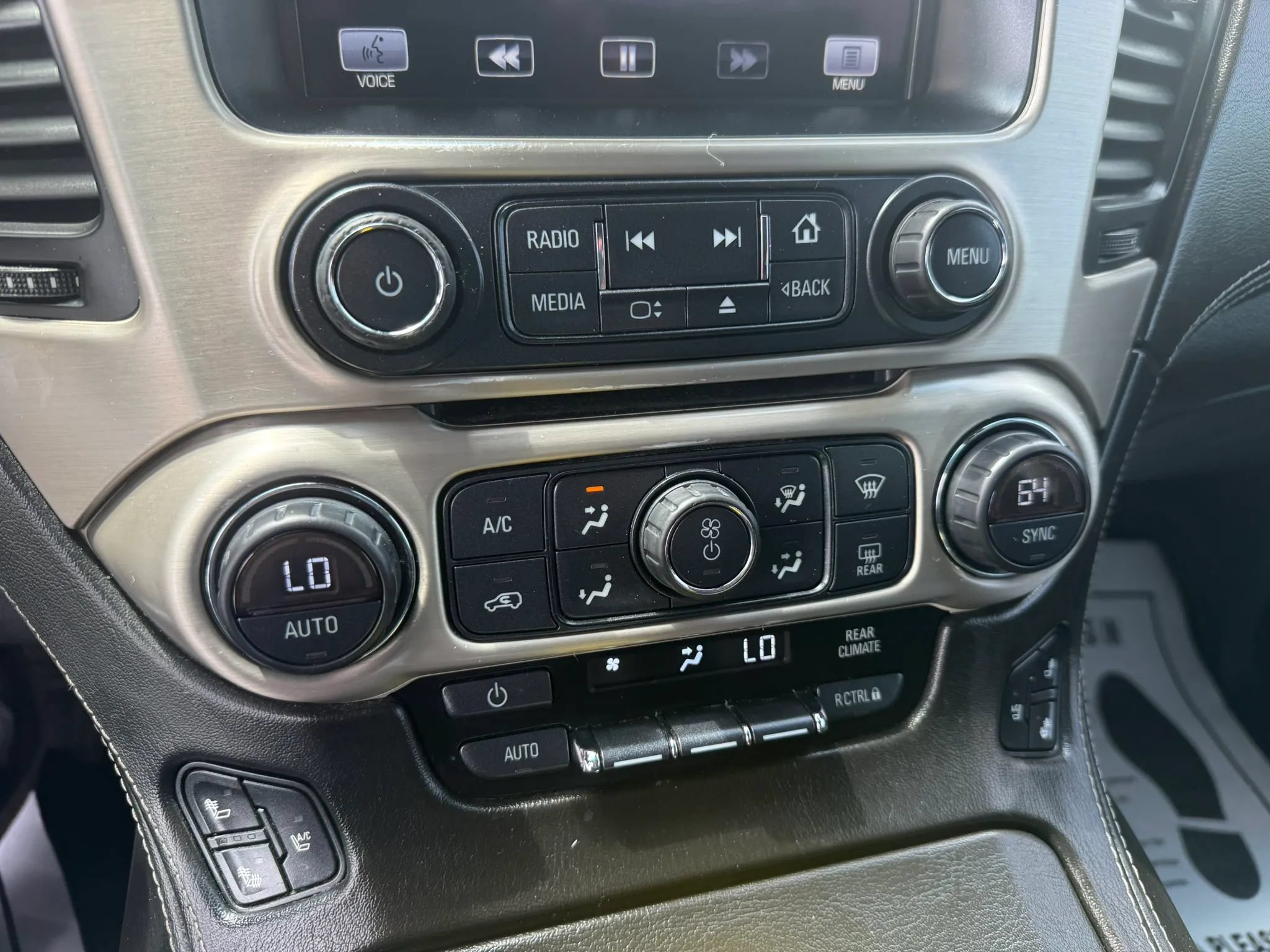 Used 2015 GMC Yukon XL Denali w/ Touring Package RWD image 10
