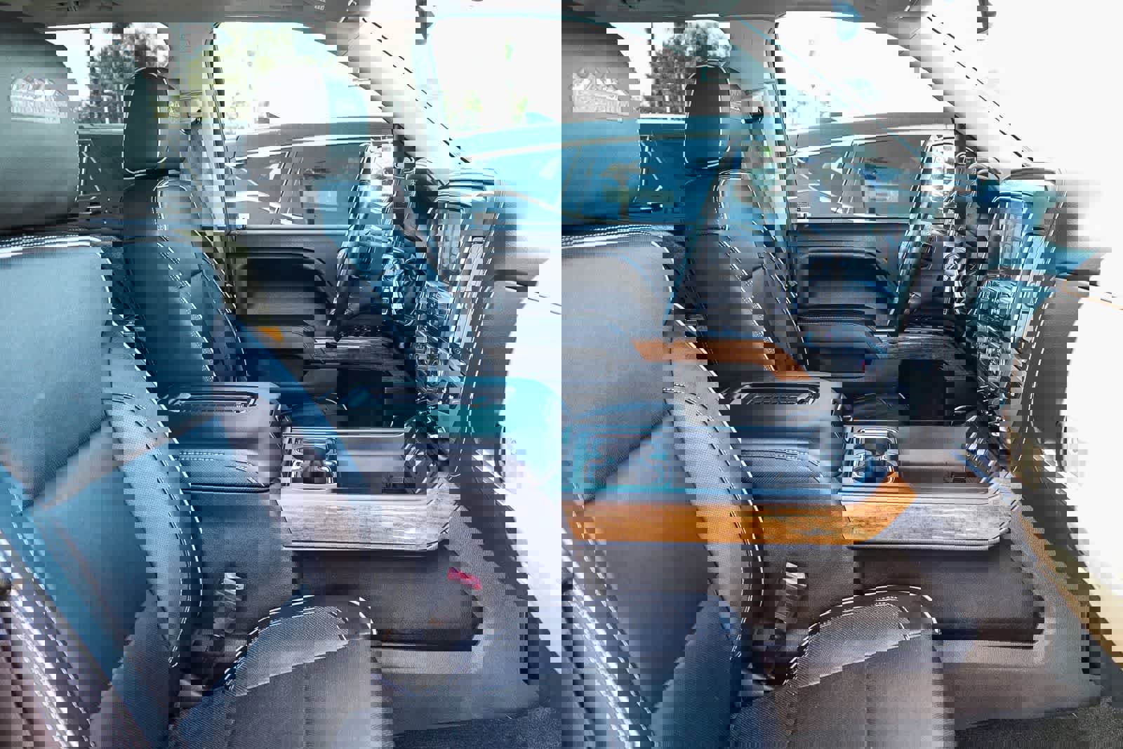 Used 2017 Chevrolet Silverado 1500 High Country image 18