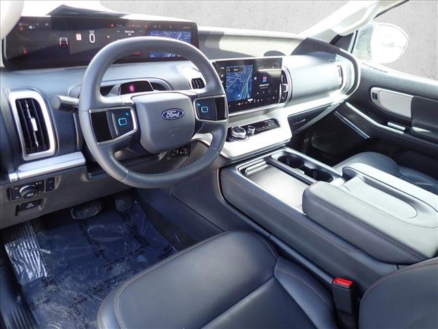 Used 2025 Ford Expedition Active AWD/4WD image 12