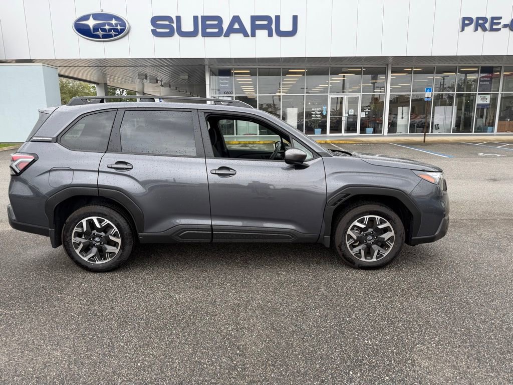 Used 2025 Subaru Forester Premium w/ Protection Package image 2