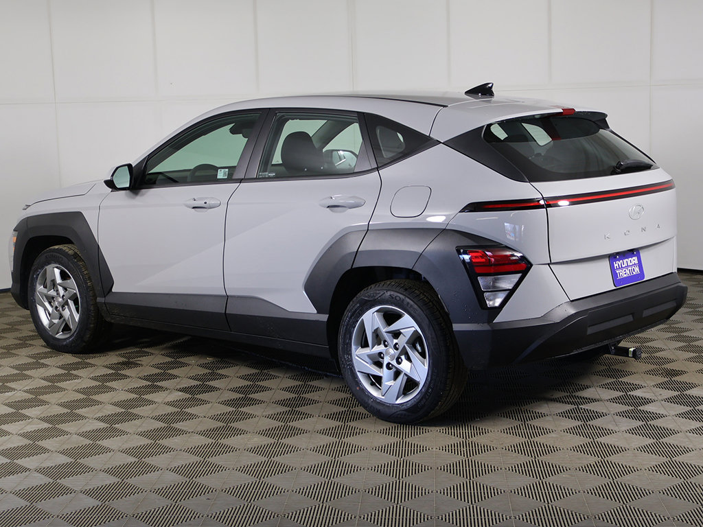 Certified 2025 Hyundai Kona SE FWD image 7
