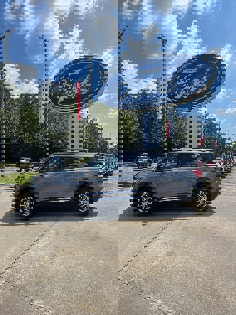 Used 2025 Ford Explorer Active image 3