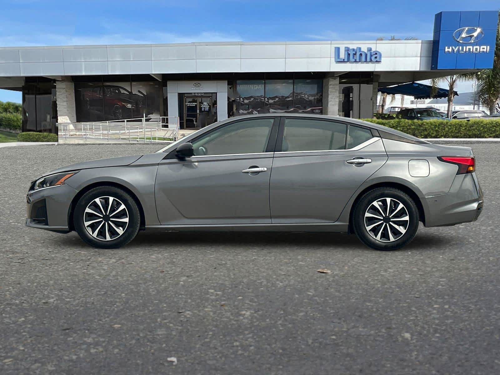 Used 2024 Nissan Altima 2.5 S FWD image 6