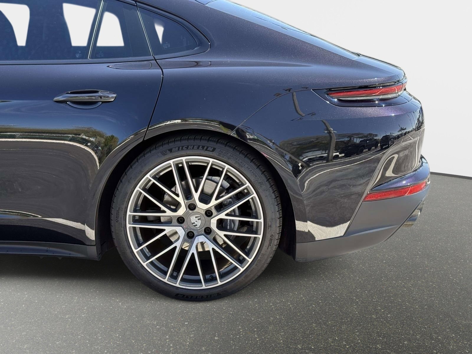 Used 2024 Porsche Panamera image 13