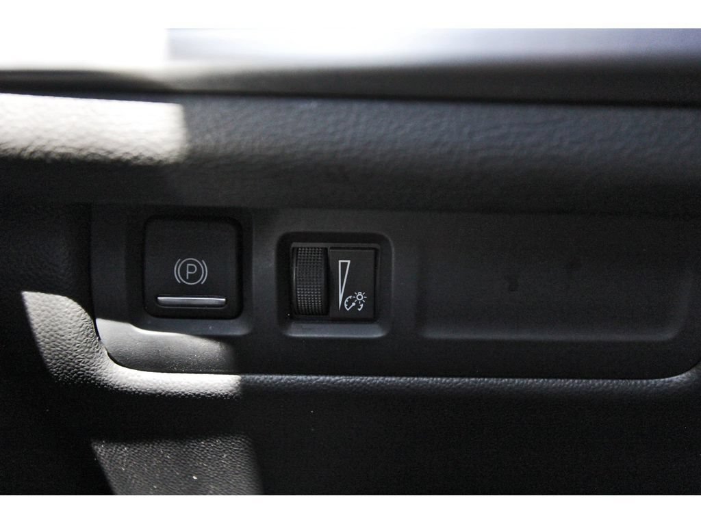 Used 2025 Cadillac XT4 Premium Luxury FWD image 19