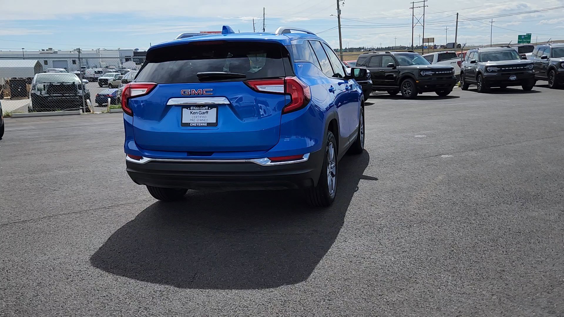 Used 2024 GMC Terrain SLT image 3