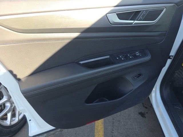 Used 2025 Volkswagen Atlas Cross Sport SE image 14