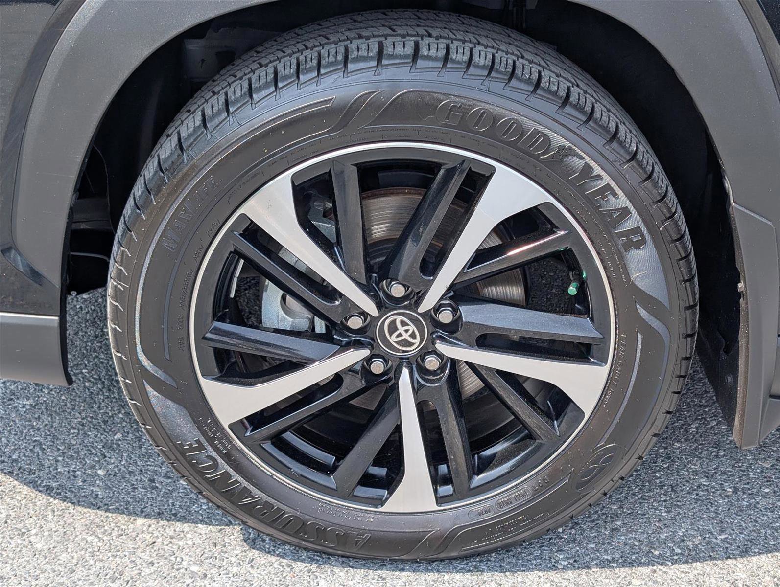 Used 2024 Toyota Corolla Cross XSE w/ Convenience Package image 12