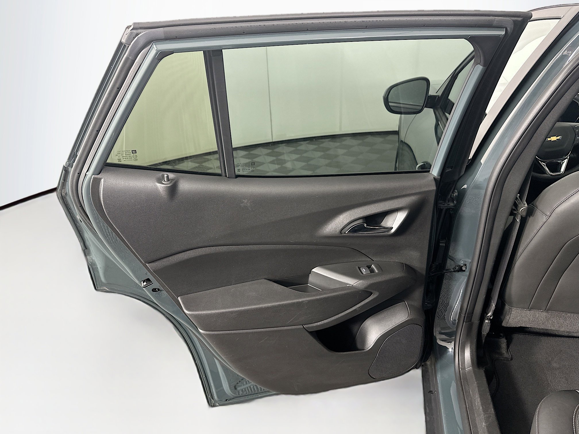 Used 2025 Chevrolet Trax LT w/ LT Convenience Package image 24