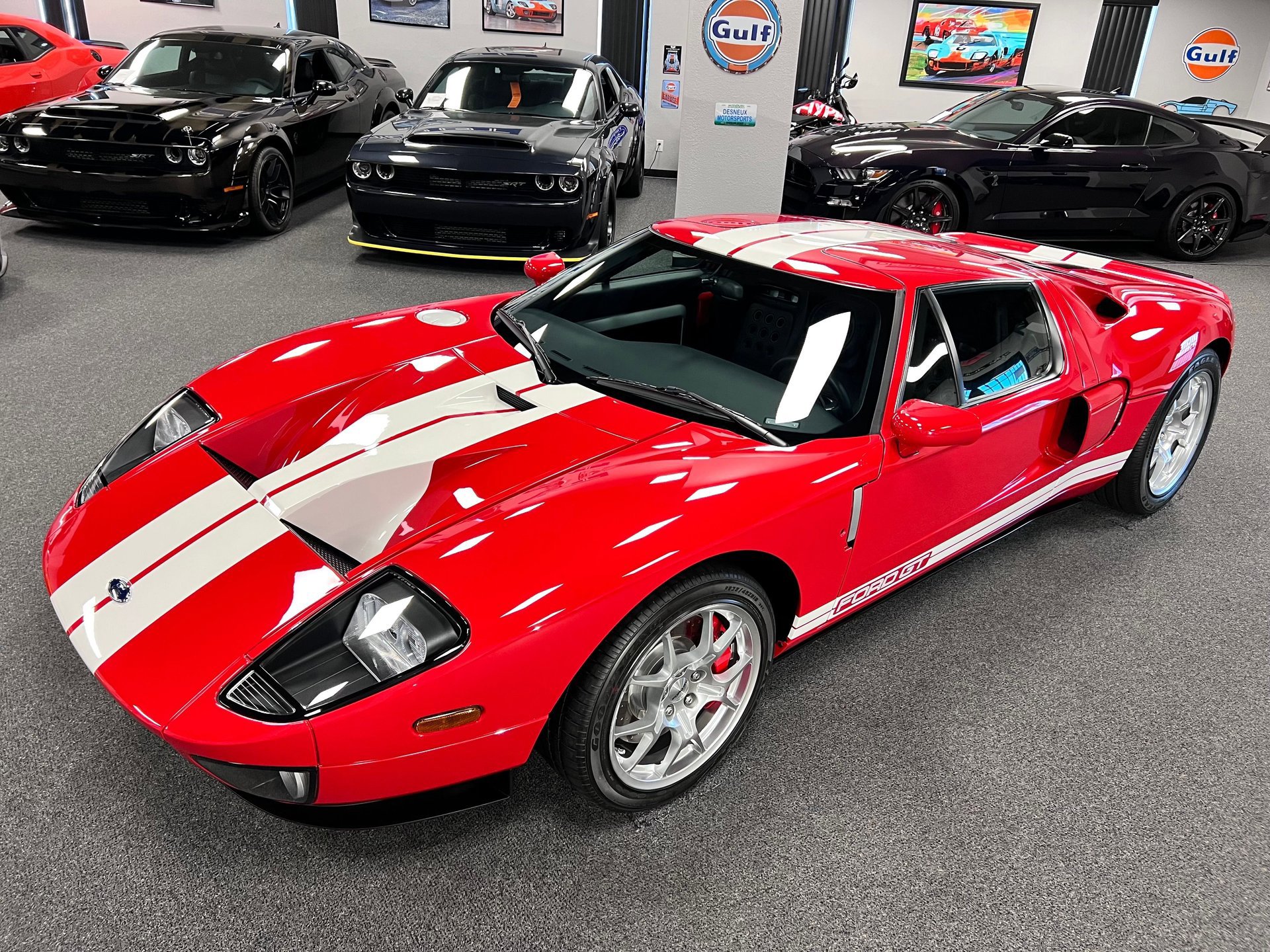 Used 2005 Ford GT RWD image 33