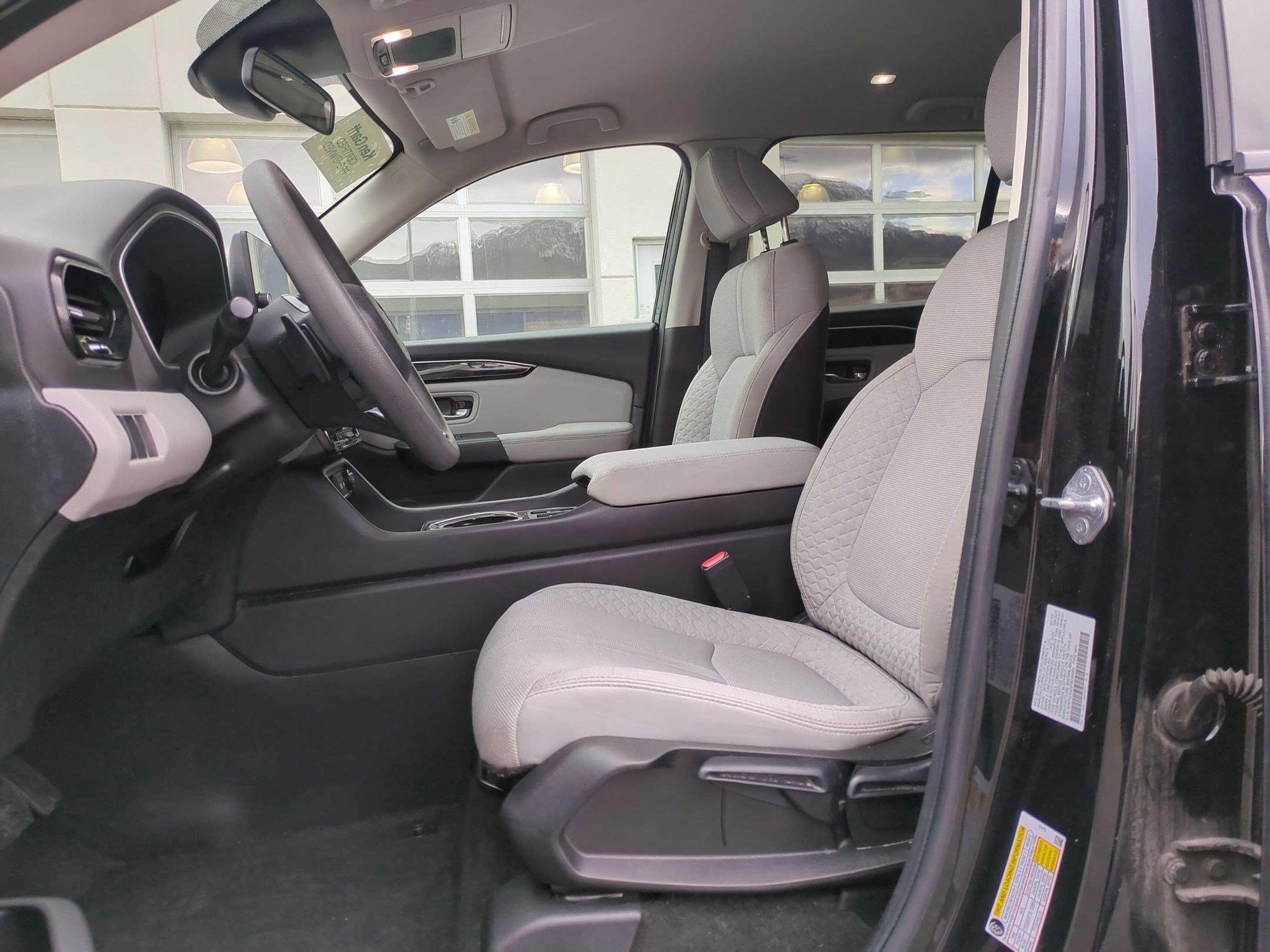 Used 2023 Honda Pilot LX image 18