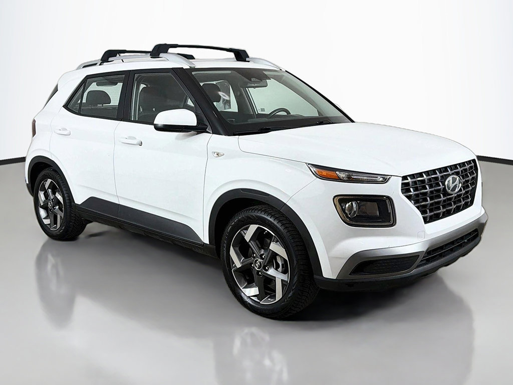 Used 2023 Hyundai Venue SEL FWD image 2