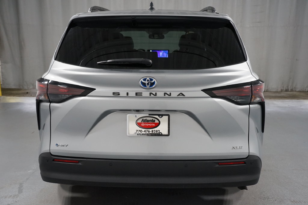 Certified 2025 Toyota Sienna XLE FWD image 7