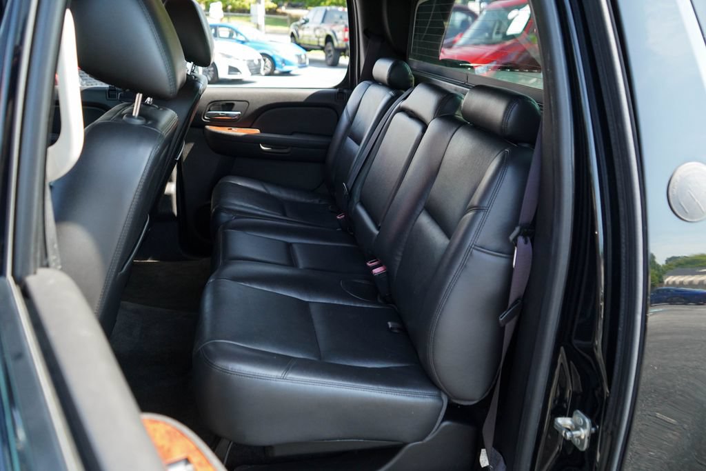 Used 2013 Chevrolet Avalanche LTZ RWD image 8