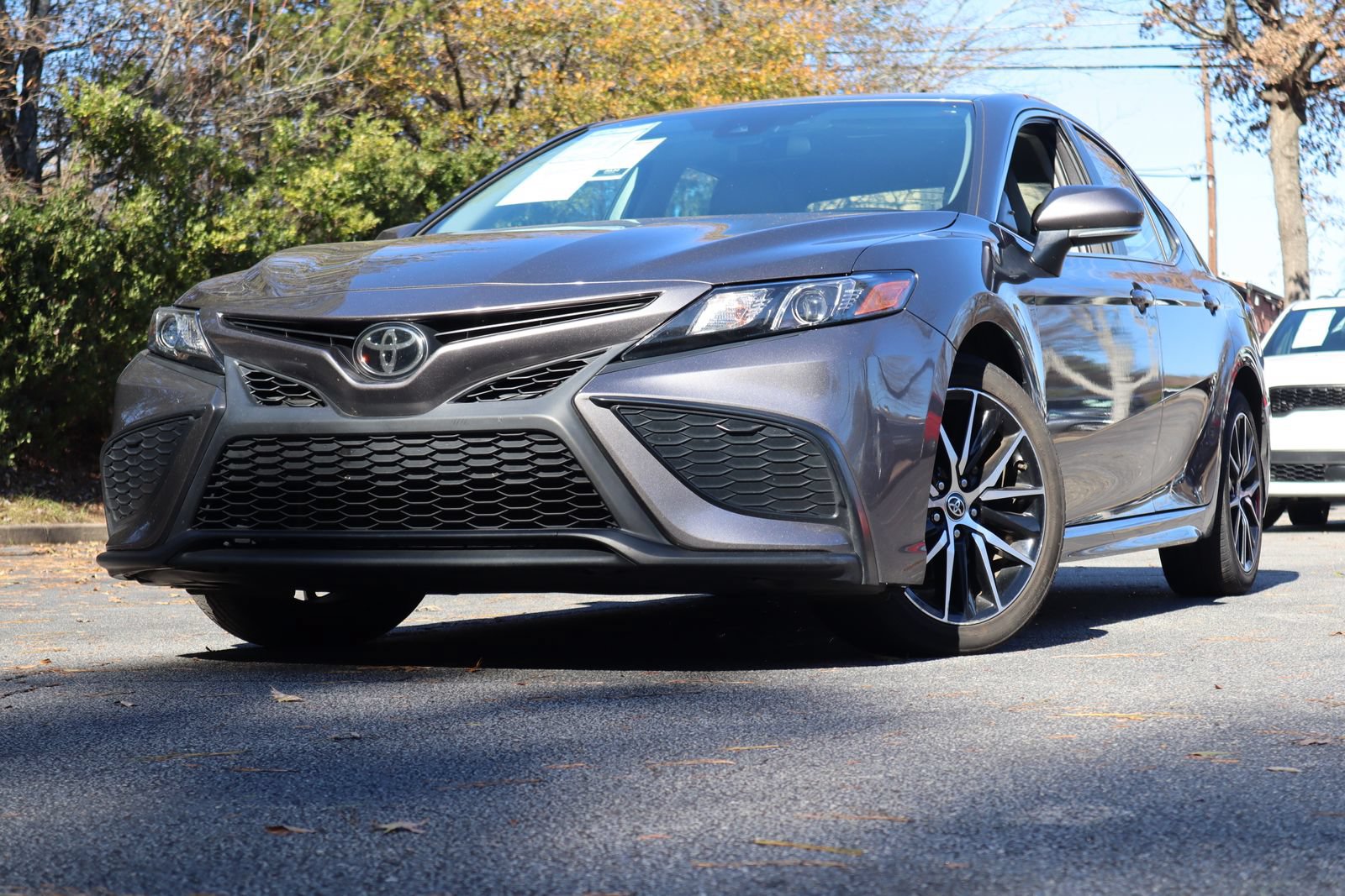 Used 2024 Toyota Camry SE FWD image 1
