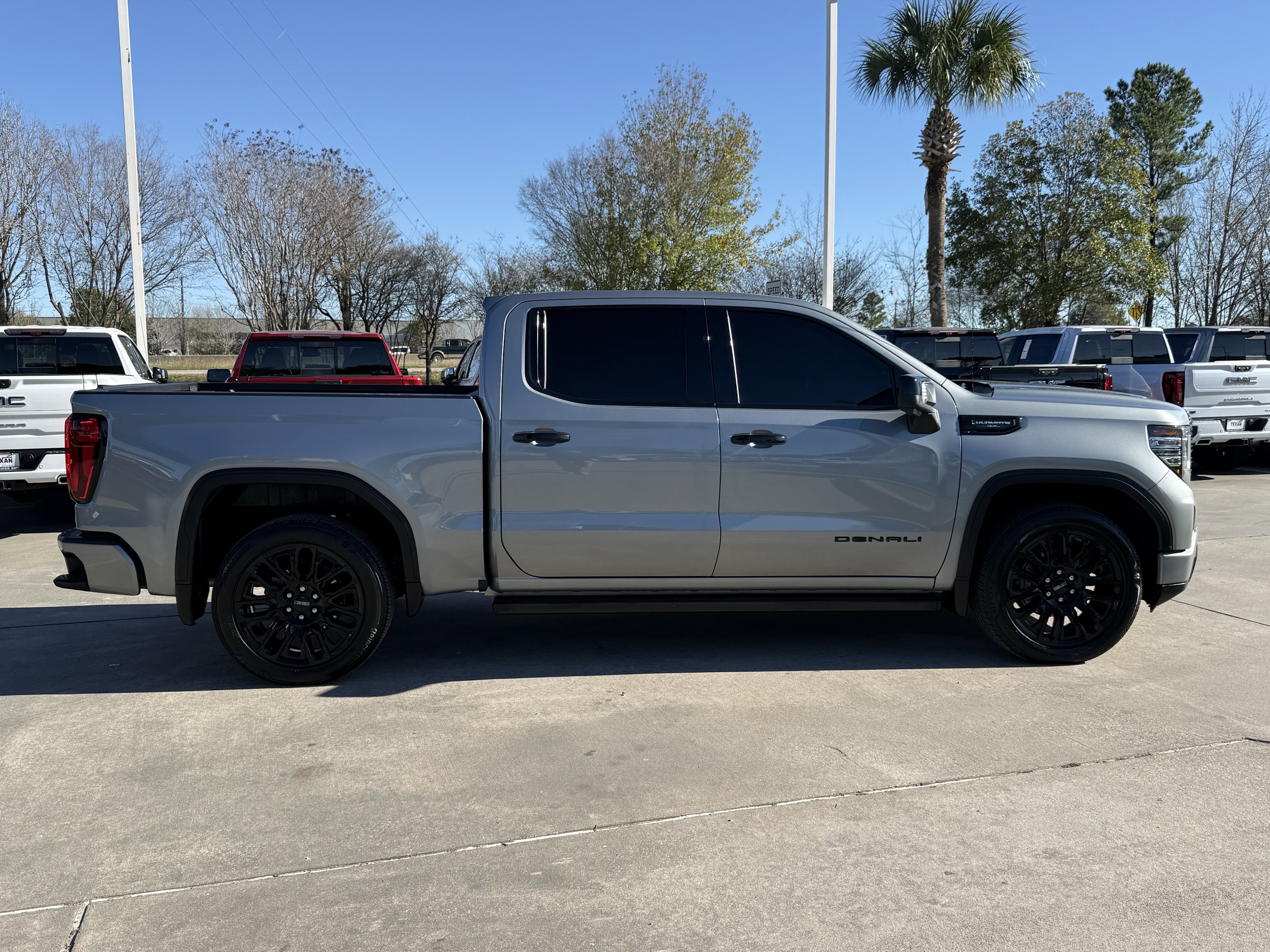Used 2025 GMC Sierra 1500 Denali Ultimate image 3