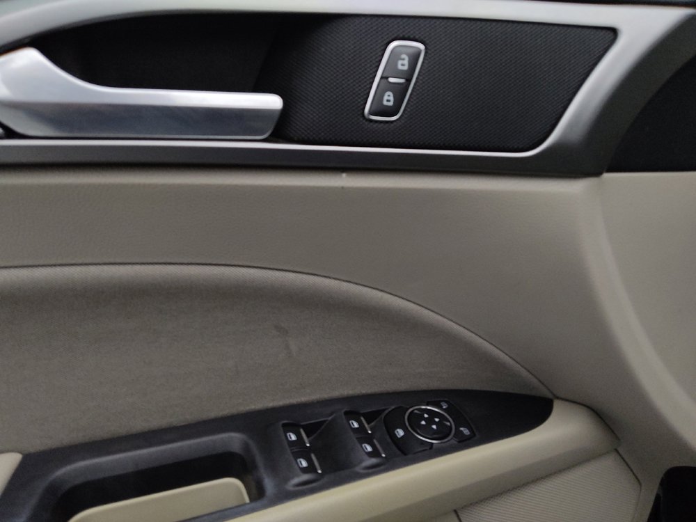 Used 2019 Ford Fusion SE image 27