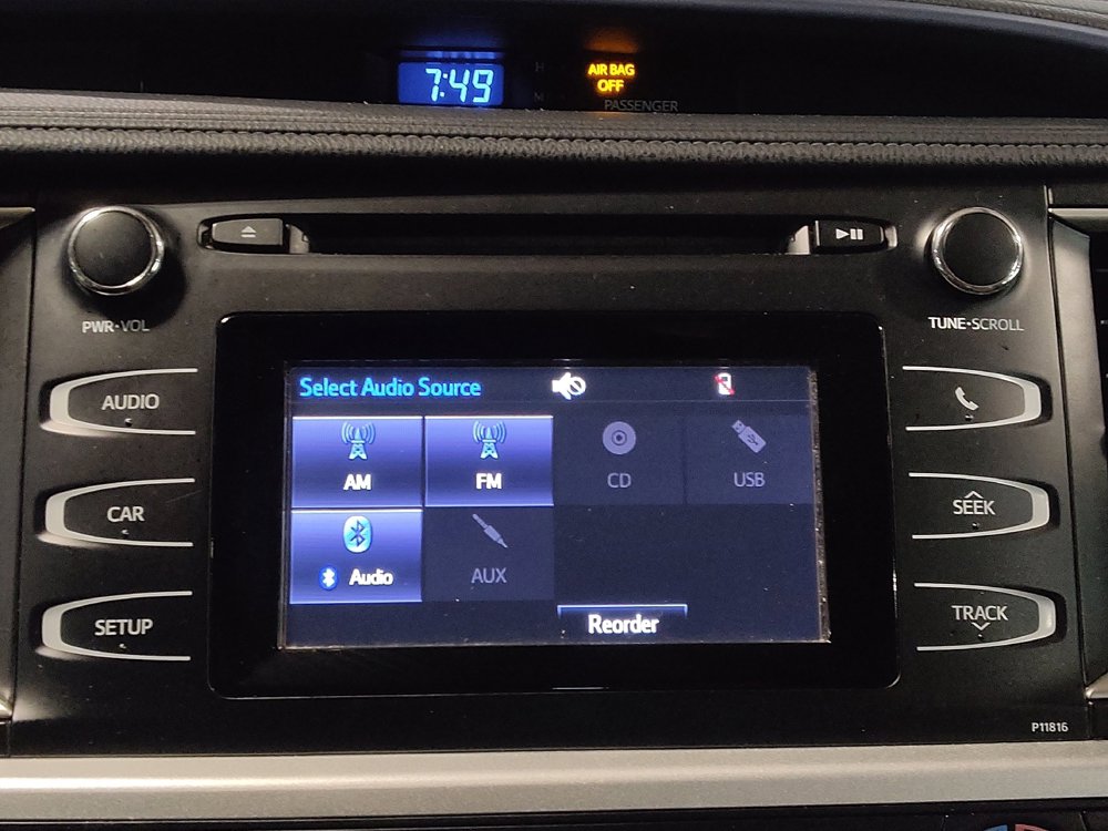 Used 2019 Toyota Highlander LE image 25