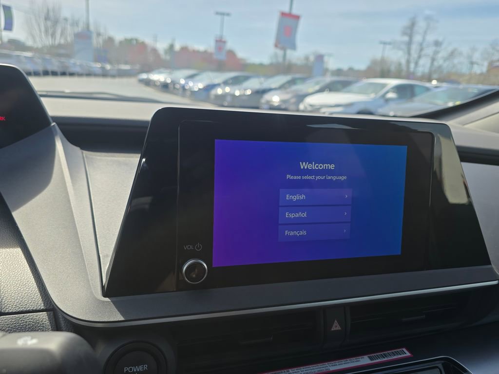 Used 2024 Toyota Prius LE AWD/4WD image 21