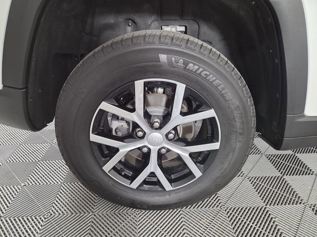 Certified 2025 Jeep Grand Cherokee Limited image 28