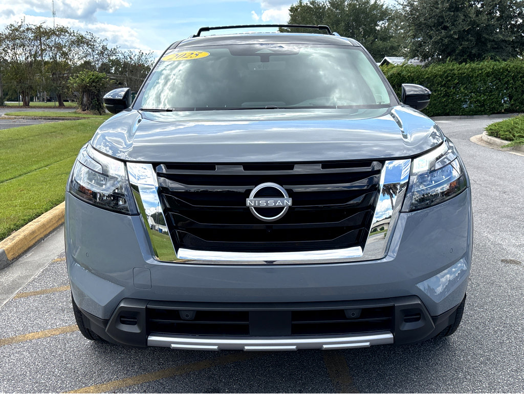 Certified 2025 Nissan Pathfinder Platinum image 2