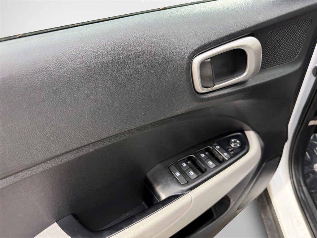 Used 2022 Hyundai Venue SEL image 14