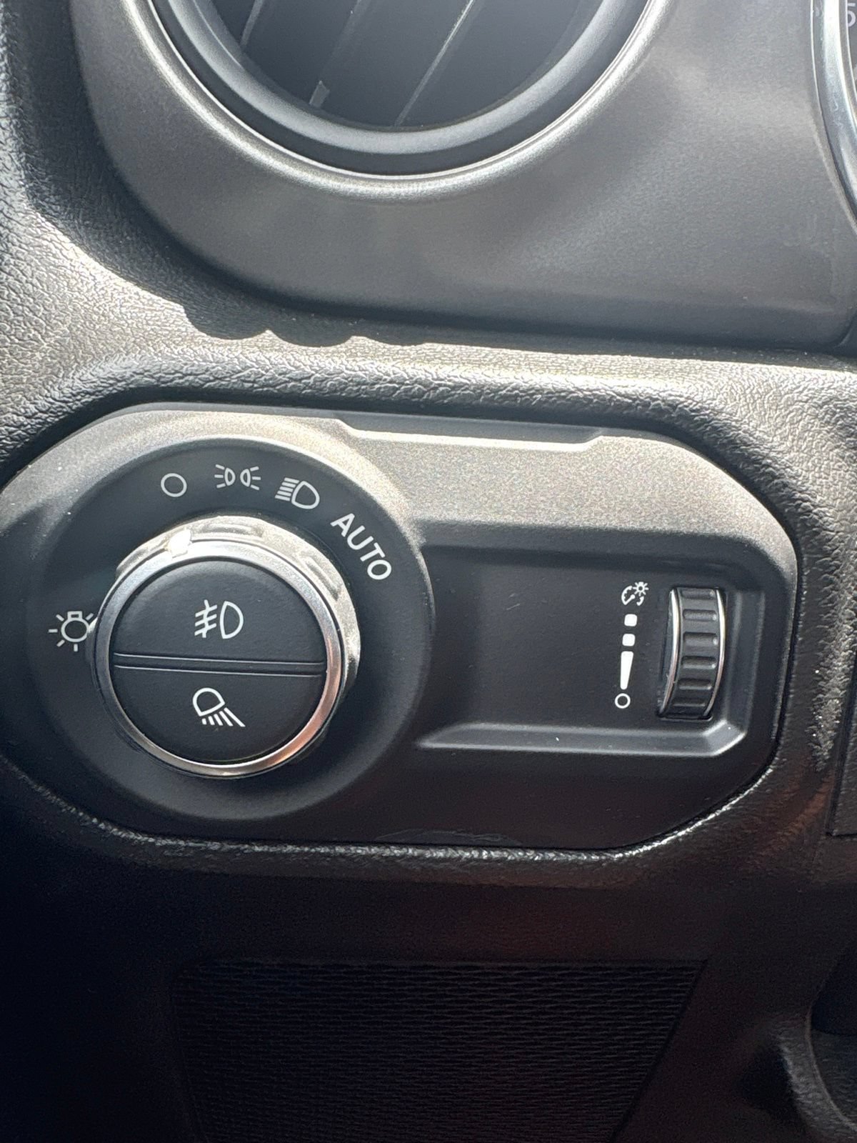 Used 2023 Jeep Gladiator Sport AWD/4WD image 18
