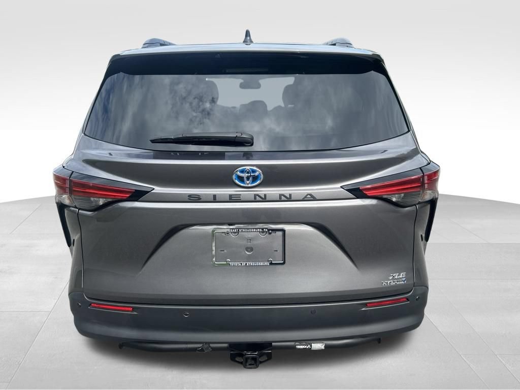 Certified 2022 Toyota Sienna XLE w/ XLE Plus Package FWD image 4