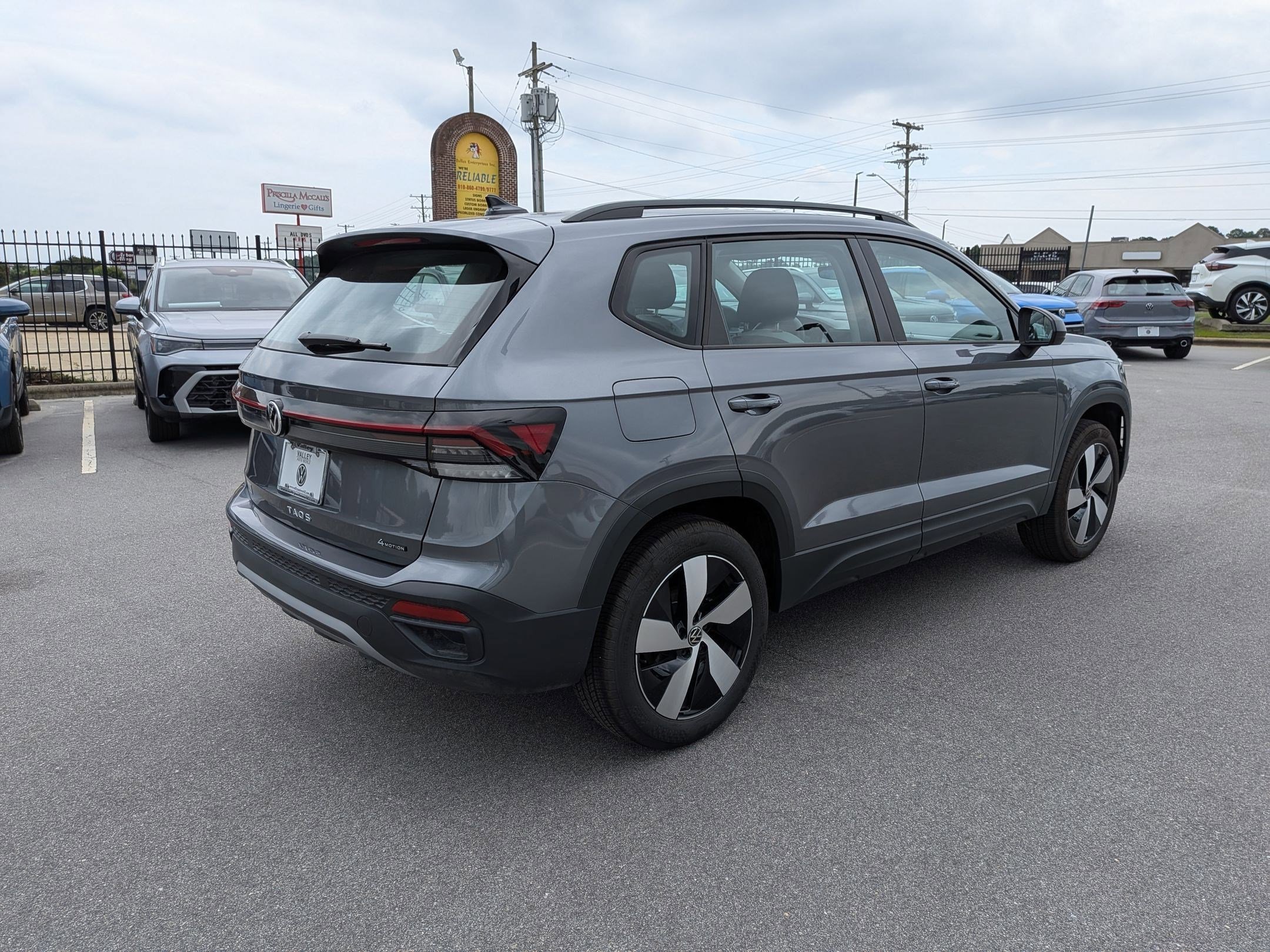 Used 2025 Volkswagen Taos S AWD/4WD image 3