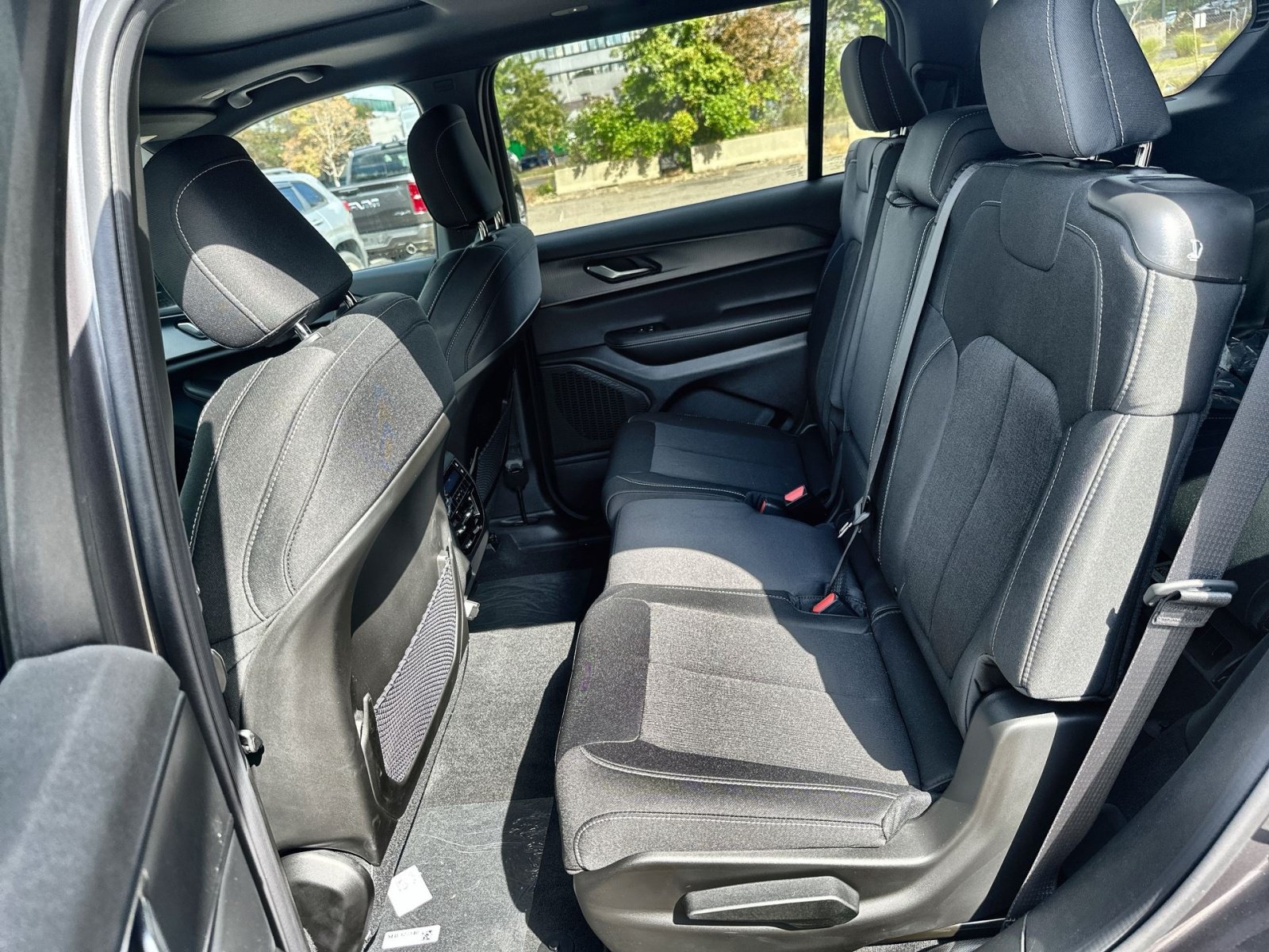 New 2025 Jeep Grand Cherokee L Laredo w/ Luxury Tech Group I AWD/4WD image 24