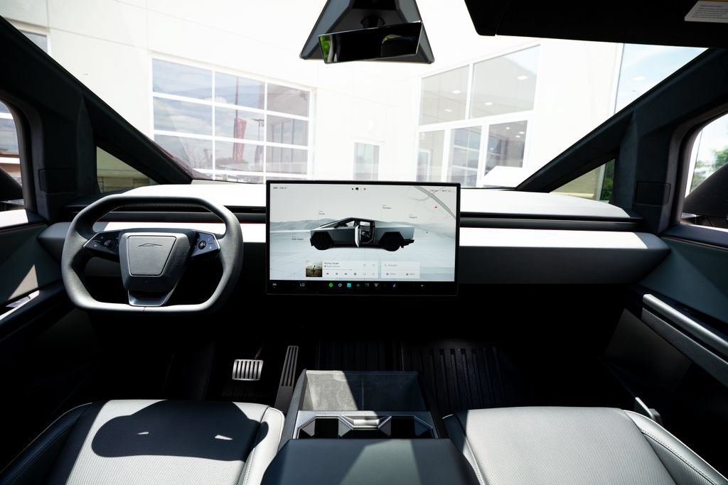 Used 2024 Tesla Cybertruck AWD Crew Cab image 41