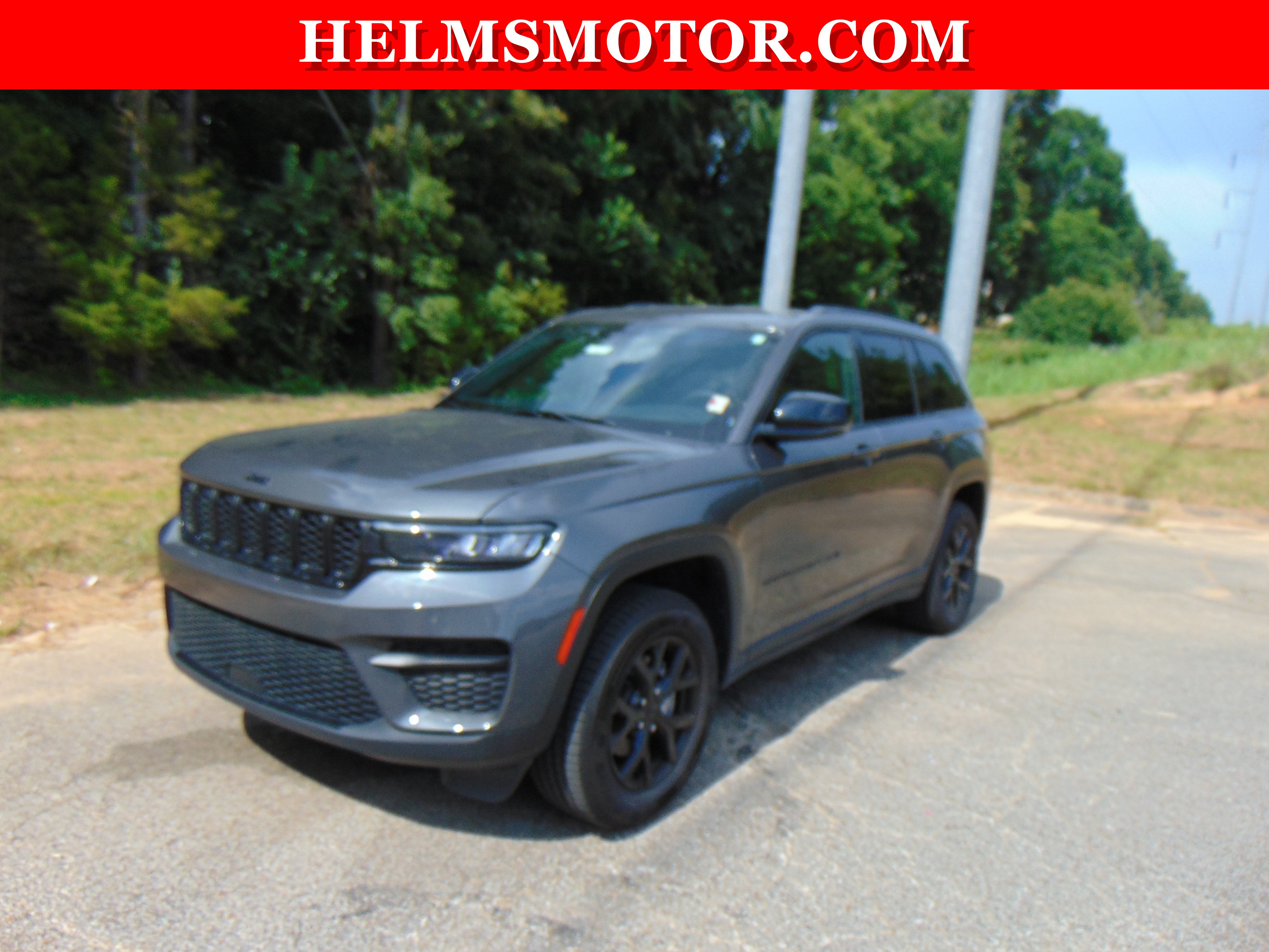 Used 2024 Jeep Grand Cherokee Altitude RWD image 8
