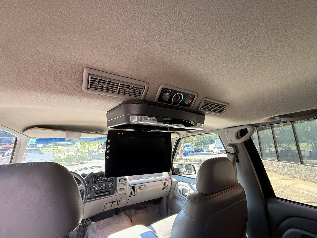Used 1996 GMC Suburban 4WD image 17