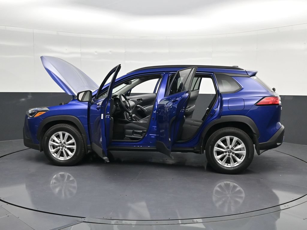 Used 2025 Toyota Corolla Cross LE image 41