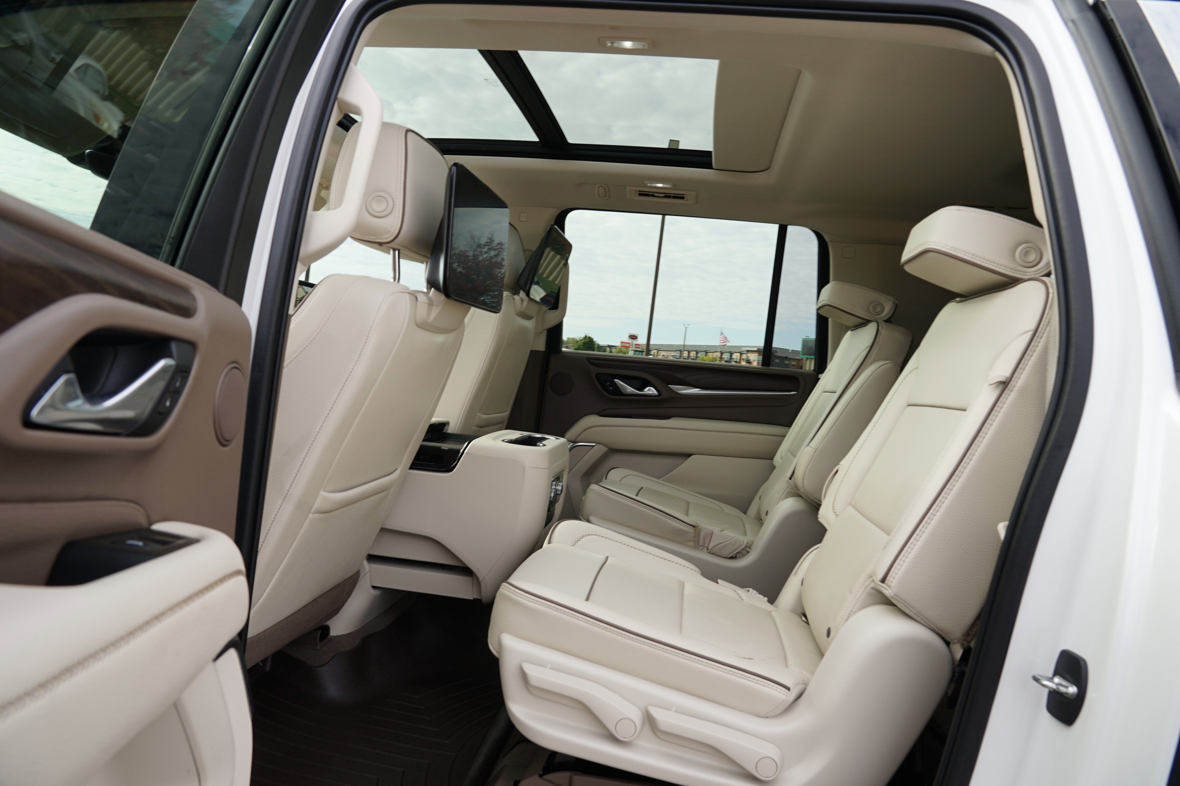 Used 2021 GMC Yukon XL Denali w/ Denali Ultimate Package image 18