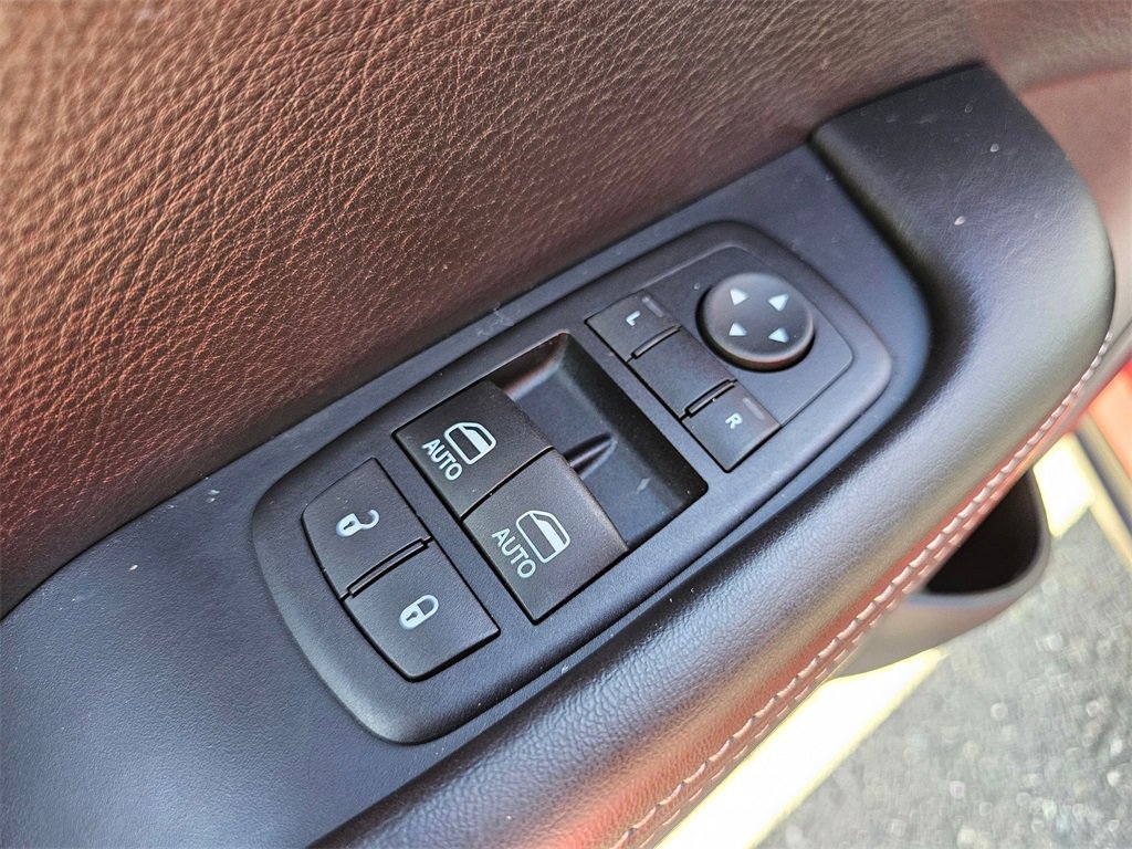 Used 2015 Dodge Challenger SRT Hellcat image 16