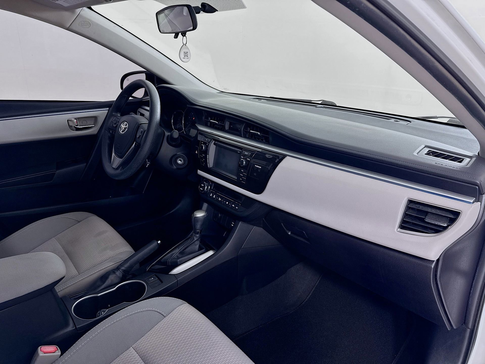 Used 2015 Toyota Corolla LE FWD image 27