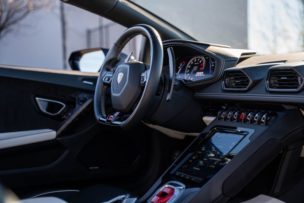 Used 2021 Lamborghini Huracan EVO RWD image 43