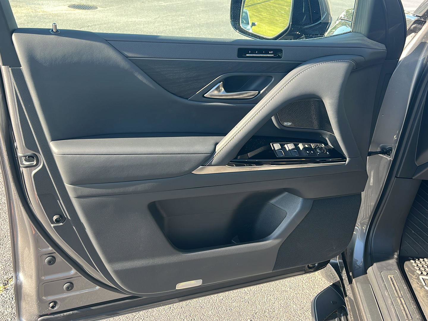 New 2026 Lexus LX 600 4WD w/ Luxury Package image 17