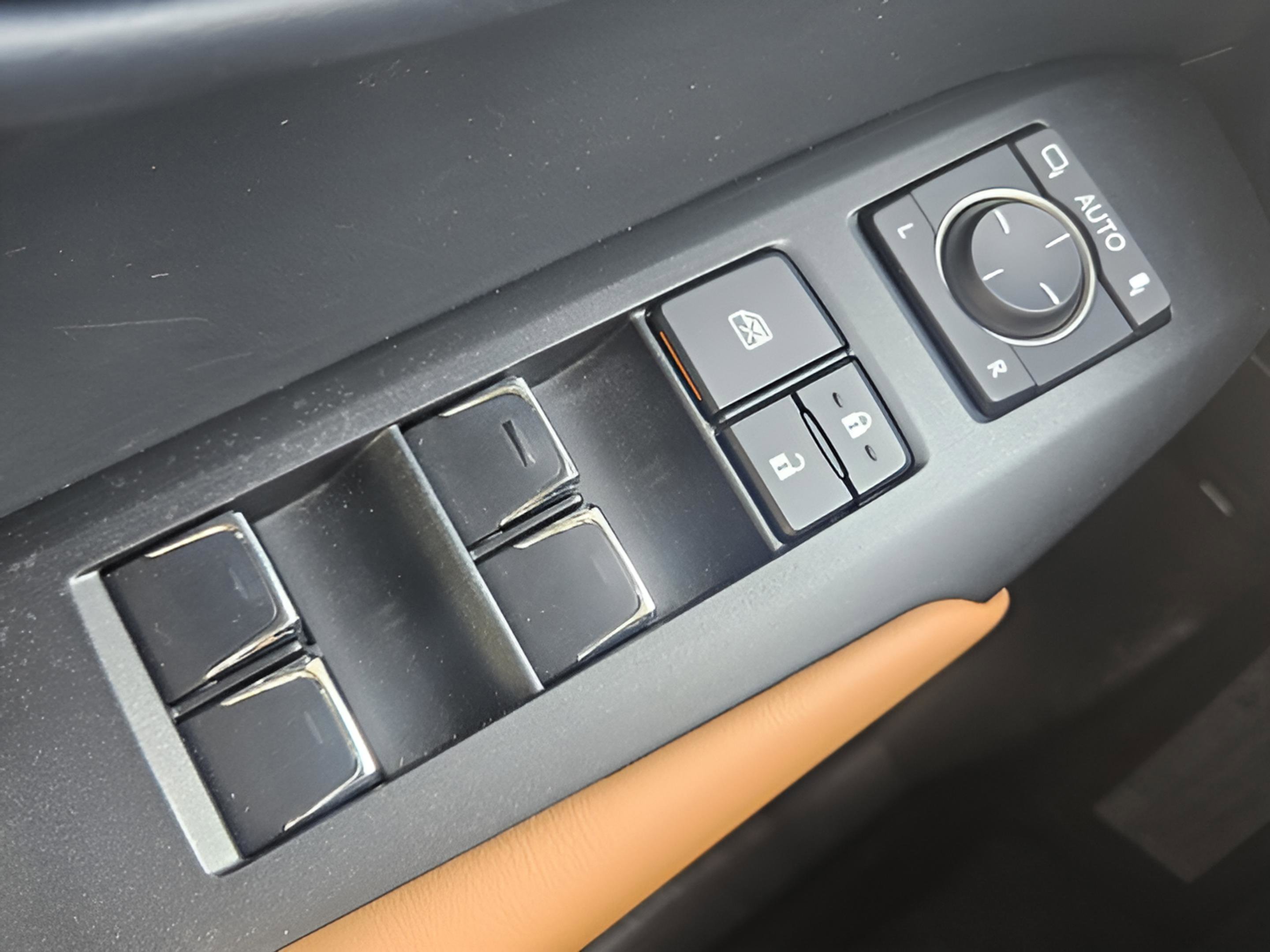 Used 2018 Lexus NX 300h AWD w/ Premium Package image 15
